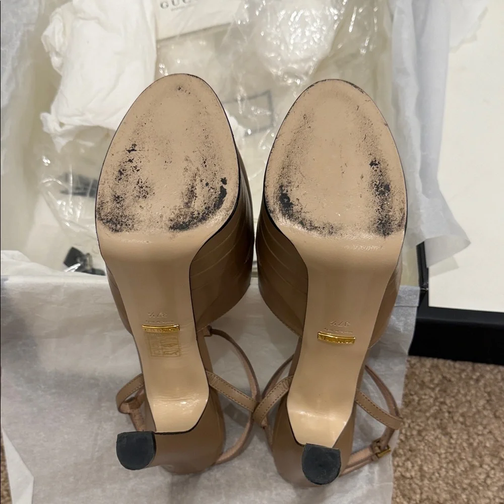 Gucci Taupe Leather Heels Size EU 37.5 Excellent Condition With Box